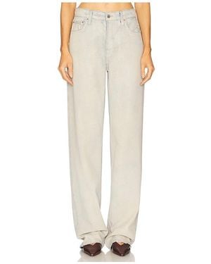 GRLFRND Bella Low Rise Boyfriend En Color Azul Talla (También En 26, 27, 28, 29, 30, 32) - Blanco