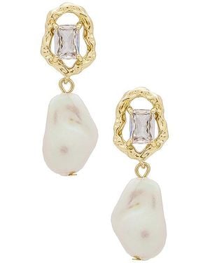 petit moments Abigail Earrings - White