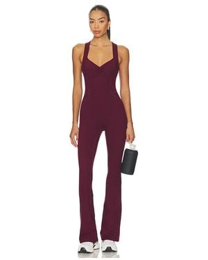 437 Jumpsuit Sculpt En Color Burgundy Talla (También En Xl) - Rojo