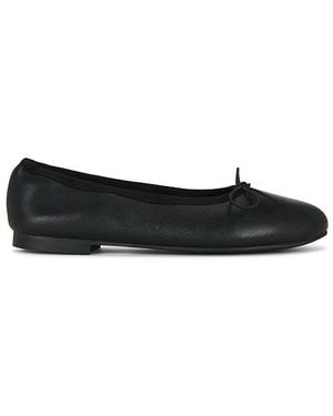 Tony Bianco Zapato Plano Chelsea En Color Negro Talla (También En 6, 6.5, 7, 7.5, 8, 8.5, 9, 9.5)