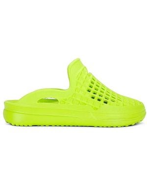 Lusso Cloud Scenario Slide - Yellow