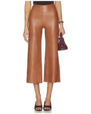 Commando PANTALON CROPPED EN SIMILICUIR en Cognac - Multicolore