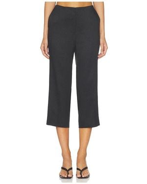 Theory Capri Con Abertura En Color Negro Talla (También En 6, 8)
