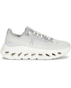 On Shoes Cloudtilt Sneaker - White