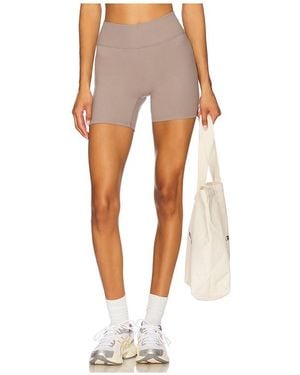 437 The Essentials Short - White
