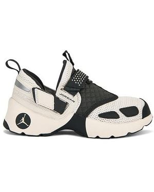 Nike Trunner Lx Sneaker - Black
