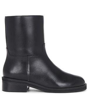 LPA Tracer Bootie - Black