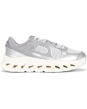 On Shoes Cloudtilt Arc - White