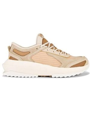 Athletic Propulsion Labs Jogger Trainer - White