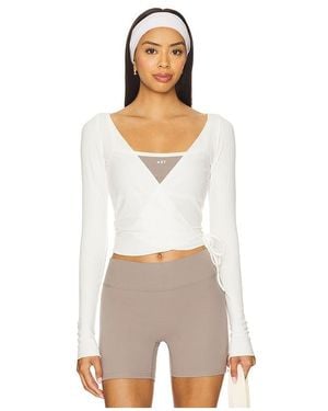 437 The Studio Wrap - White