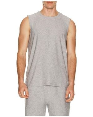 Beyond Yoga Muskelshirt Featherweight - Grau