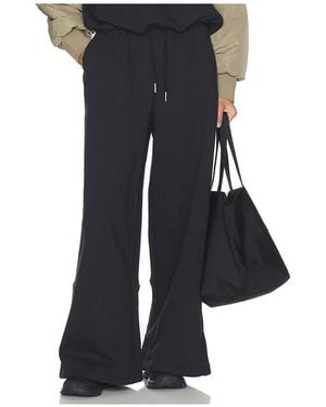On Shoes Pantalón Deportivo X Zendaya Oversized En Color Negro Talla (También En M, S, Xs)