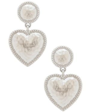 Amber Sceats Pendientes Largos Corinth En Color Plateado Metálico Talla - Blanco