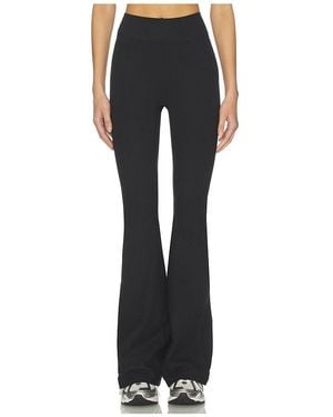 437 The Leisure Pant - Black