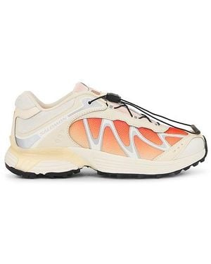 Salomon スニーカー - ピンク