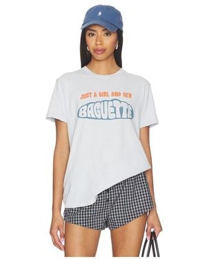 Junk Food Camiseta Gráfica Just A Girl And Her Baguette The Vintage Tee En Color Bebe Azul Talla (También En M, Xl) - Blanco