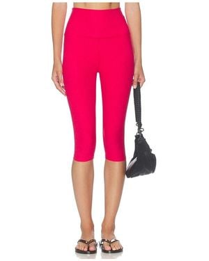 Beyond Yoga High Waisted Pedal Pusher Legging En Color Rojo Talla (También En Xs, S, M) - Rosa