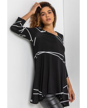 Roman Linear Print Hanky Hem Top - Black