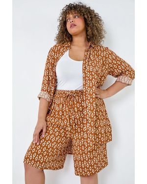 Roman Curve Geometric Elastic Waist Crinkle Shorts - Brown