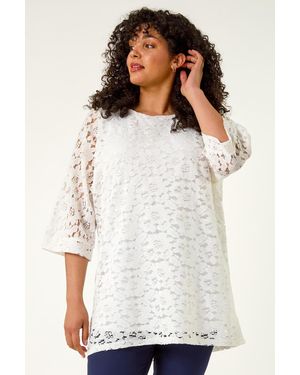Roman Curve Lace Front Stretch Top - White
