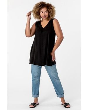 Roman Curve Plain V-Neck Vest Top - Black
