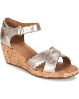 Clarks Wedge Sandals Un Plaza Cross - Metallic