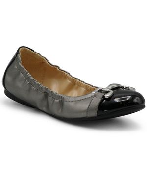 Adrienne Vittadini Cadeeno Flat - Black