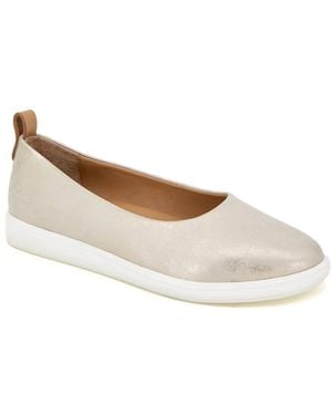 Gentle Souls By Kenneth Cole Bella Leather Flat - White