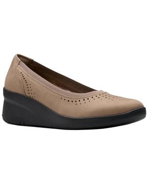 Clarks Suttyn Kaylie Nubuck Wedge - Brown