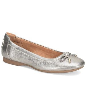 Comfortiva Keegan Leather Flat - White