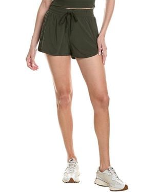 Beyond Yoga The Course 2.5In Short - Green