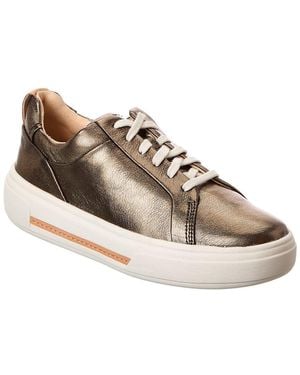 Clarks Hollyhock Walk Leather Sneaker - Gray