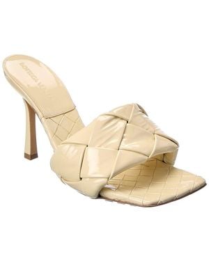 Bottega Veneta The Lido Intrecciato Patent Sandal - Natural