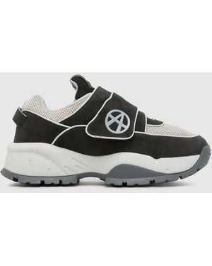Acupuncture Beefer Trainers - Black