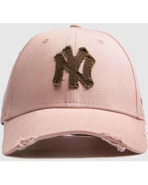 KTZ 9Forty Yankees Distressed Cap - Pink