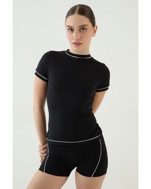 DSGN Studio Piping Detail Fitted Top - Black