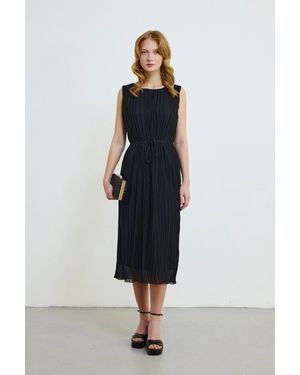 GUSTO Pleated Dress - Blue