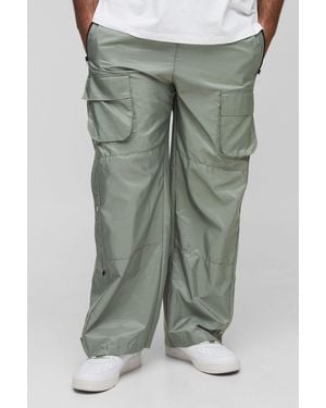 BoohooMAN Plus Elasticated Waist Relaxed Cargo Trousers - Green