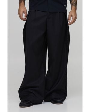 BoohooMAN Wide Fit Pleat Detail Tailored Trousers - Black