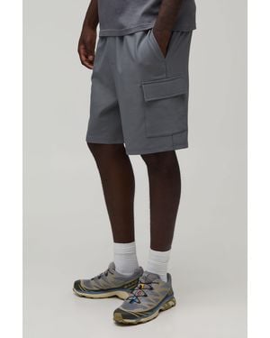 BoohooMAN Relaxed Fit Elasticated Technical Stretch Cargo Shorts - Grey