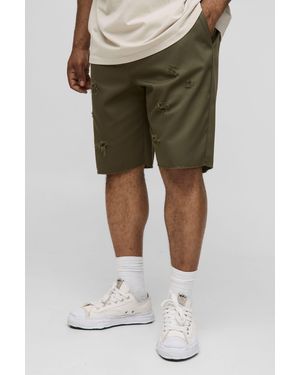 BoohooMAN Plus Distressed Raw Hem Relaxed Fit Shorts - Green