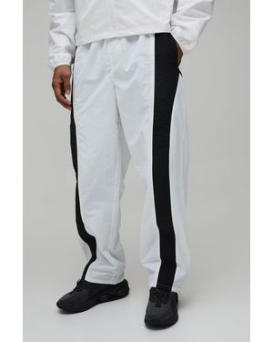 BoohooMAN Relaxed Fit Curve Panel And Binding Toggle Hem Nylon Trousers - Black