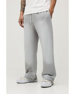 BoohooMAN Straight Leg Spray Wash Jogger - Grey