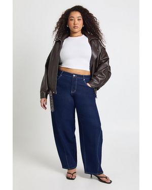 Boohoo The Plus Mid Waist Barrel Jean - Blue