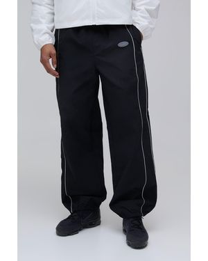 BoohooMAN Relaxed Fit Elasticated Front Binding Toggle Hem Nylon Trousers - Black