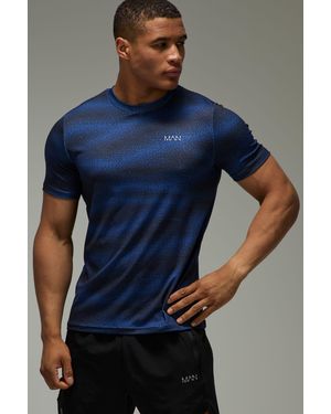 BoohooMAN Active Abstract Stripe Regular Fit T-Shirt - Blue