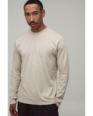 BoohooMAN Essential Regular Fit Long Sleeve T-Shirt - Natural