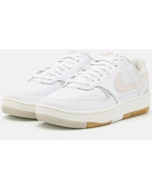 Nike Gamma Force Trainers - White