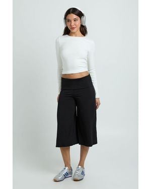 Boohoo Fold Over Waistband Cropped Wide Leg Capri - White