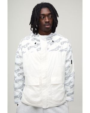 BoohooMAN Oversized Boxy Reflective Printed Hooded Cagoule - White